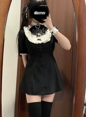 Black and white jirai kei short sleeve blouse and shorts set with ruffled collar cross heart brooch twin tail model mirror selfie full body