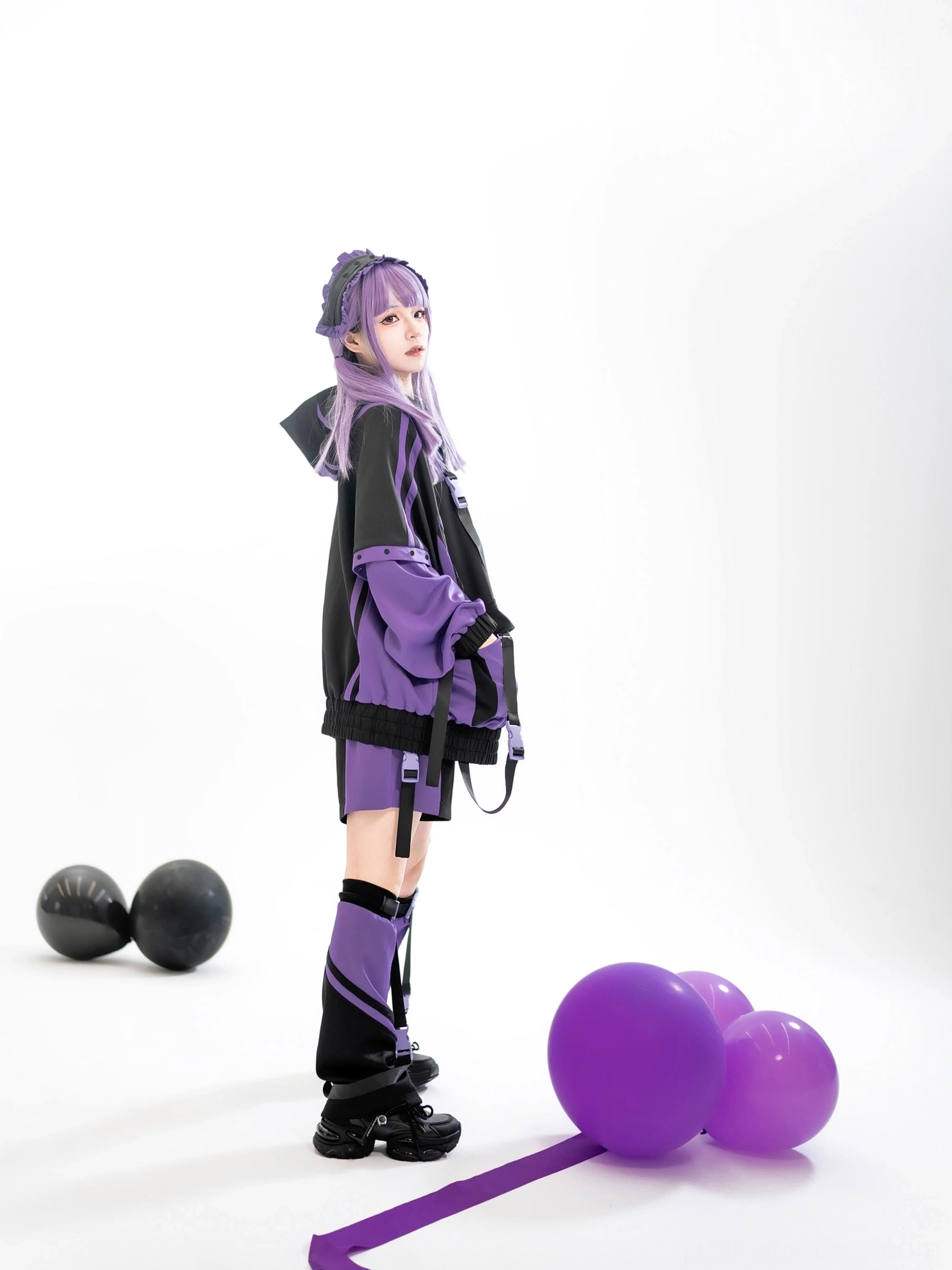 Purple-black cropped Tenshi Kaiwai sporty set short bottoms matching leg boots purple headwear side front view