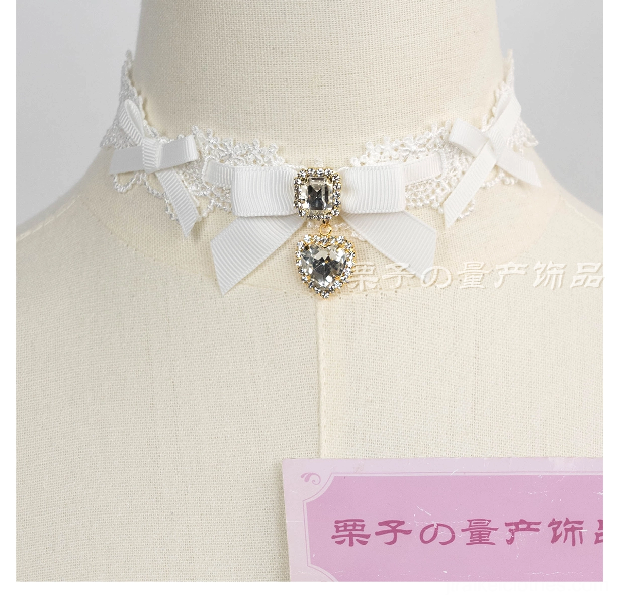 Red single-layer jirai kei lace choker with heart rhinestone pendant close-up detail