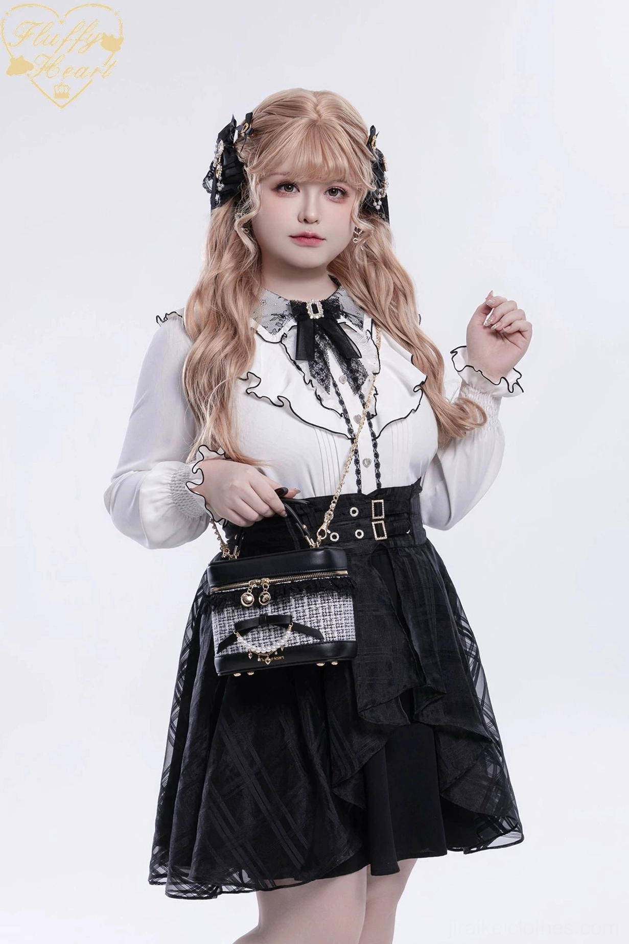 Ryousangata bucket bag crossbody mode worn styling pearl chain strap secure carrying Jirai Kei