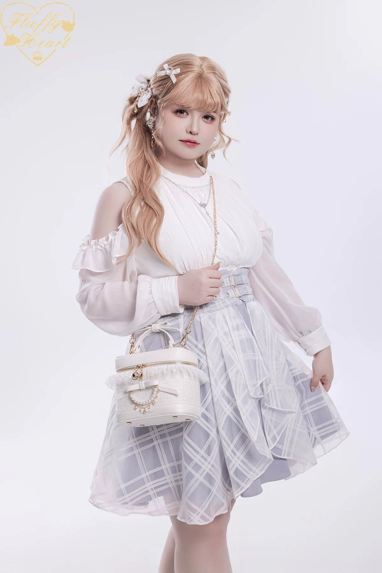 Ryousangata bucket bag hand-carry mode styling bow handle prominent focus cute aesthetic display