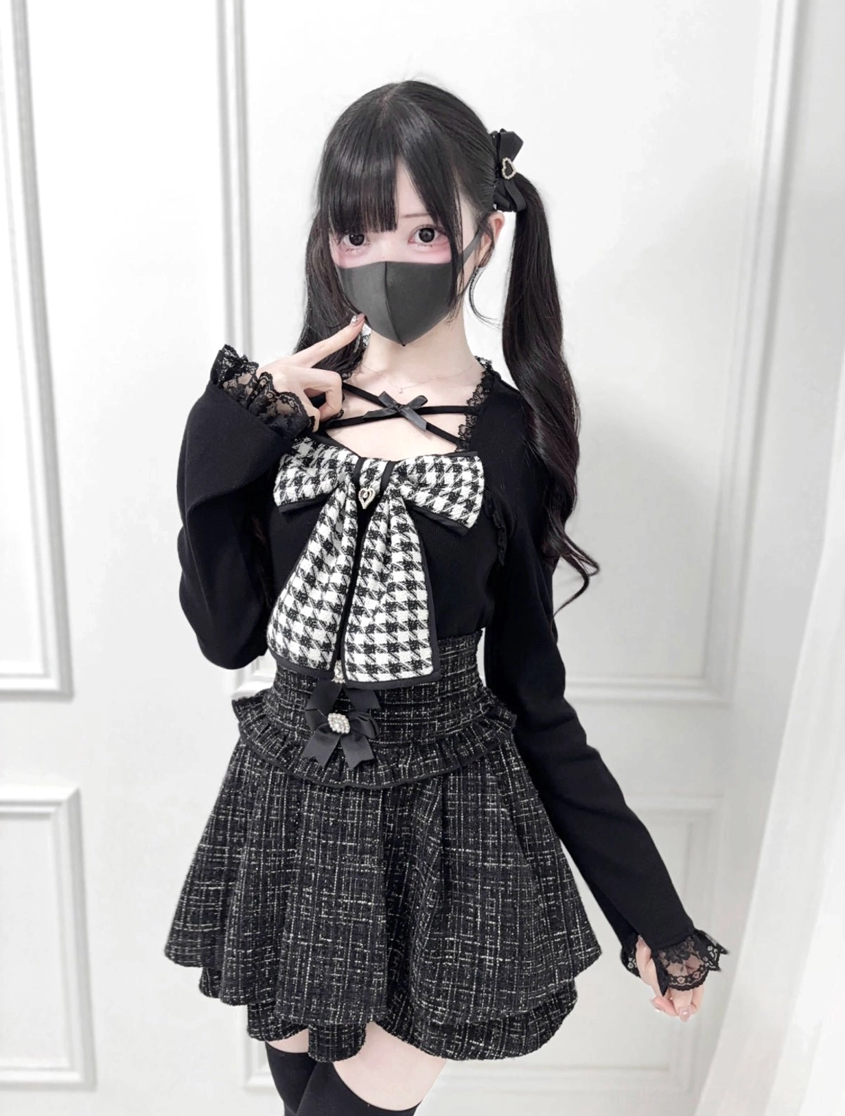 Ryousangata Jirai Kei knit top with black houndstooth bow half-body front detail view lace cuffs