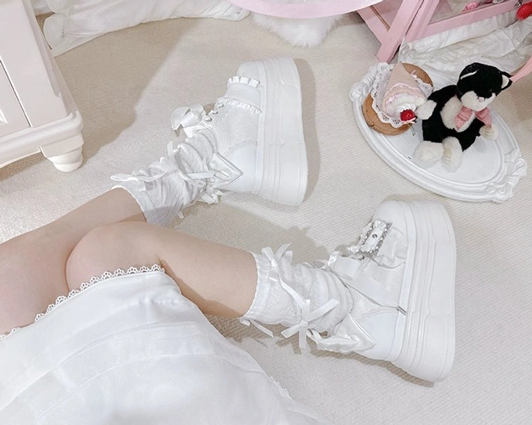 Ryousangata platform shoes top view displaying lace side panels artificial pearl decorations and platform construction