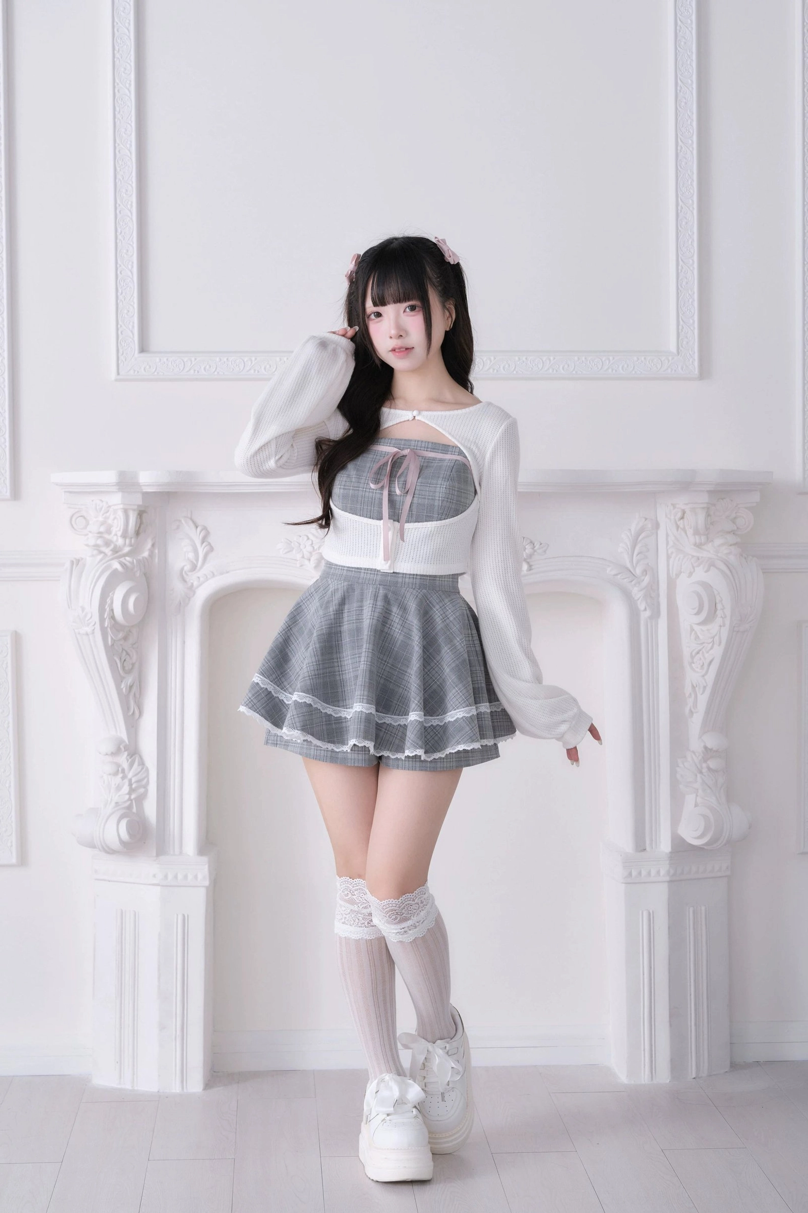 Ryousangata plaid dress fabric detail - grey checkered pattern with black ruffle lace trim, sweet lolita styling