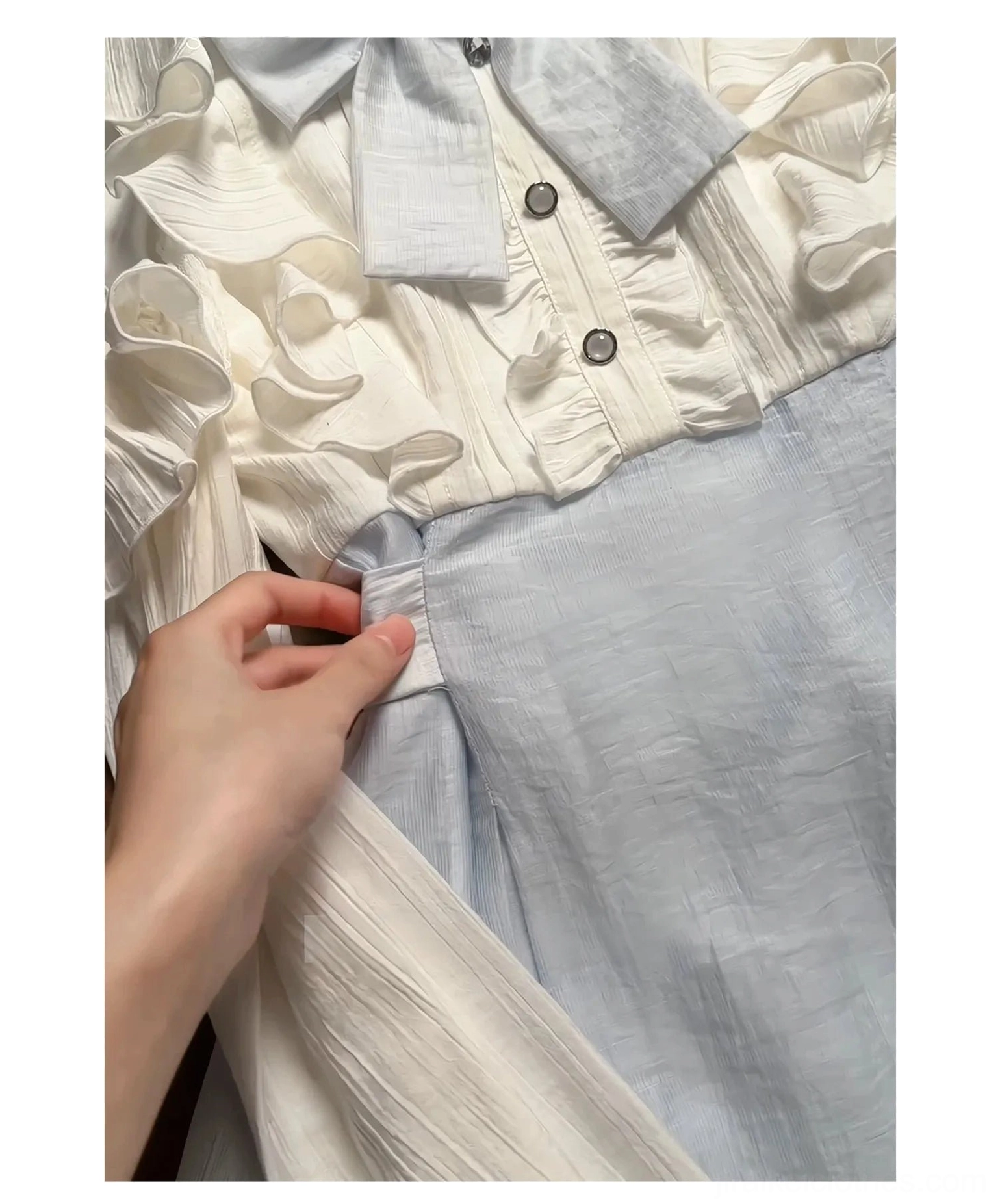 Seiso Kei dress waist stitching detail showing buttoned ruffled bodice and blue and white color block construction