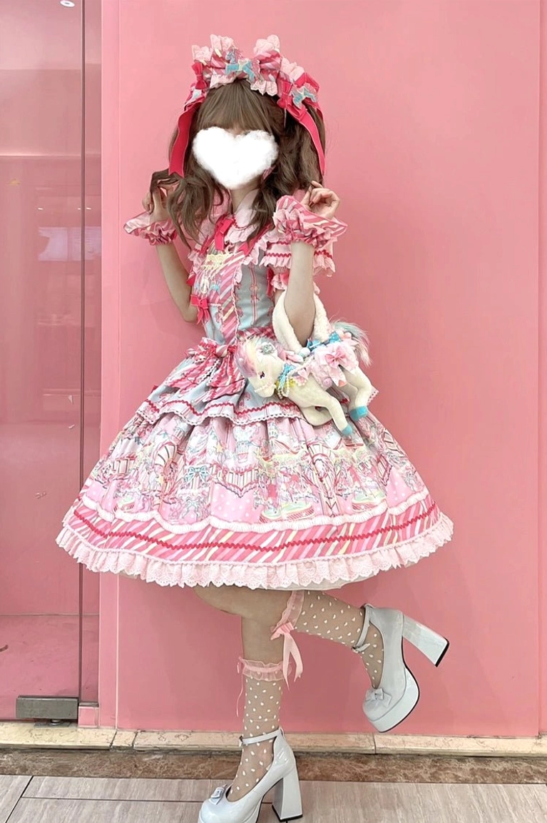 Detailed view of sweet Lolita salopette back shirring non-removable belt and hollow-out back design feature