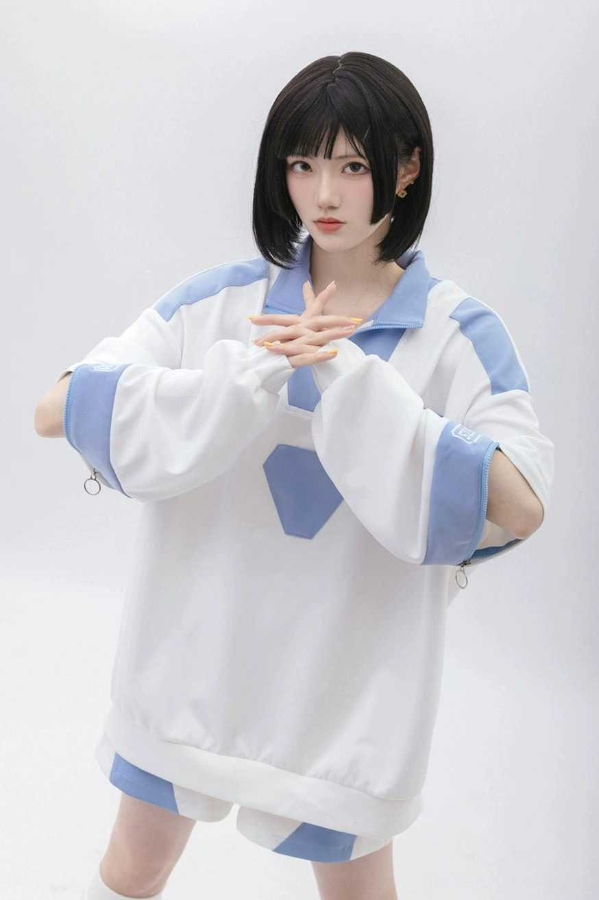 Black and green Tenshi Kaiwai sweatshirt featuring removable sleeves, English lettering accents, and bold color-blocking for Jirai Kei aesthetic