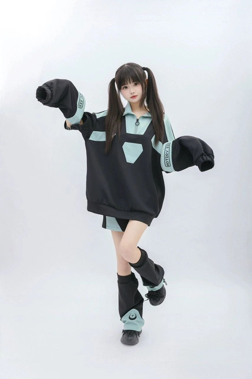 Tenshi Kaiwai leg warmers featuring delicate crescent star prints at hem in both blue and white and black and green colorways, free size fit