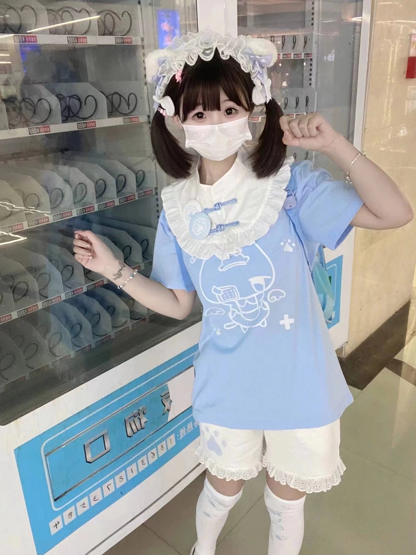 Light blue Tenshi Kaiwai short-sleeve cotton T-shirt with white ruffled collar front neutral casual wear view
