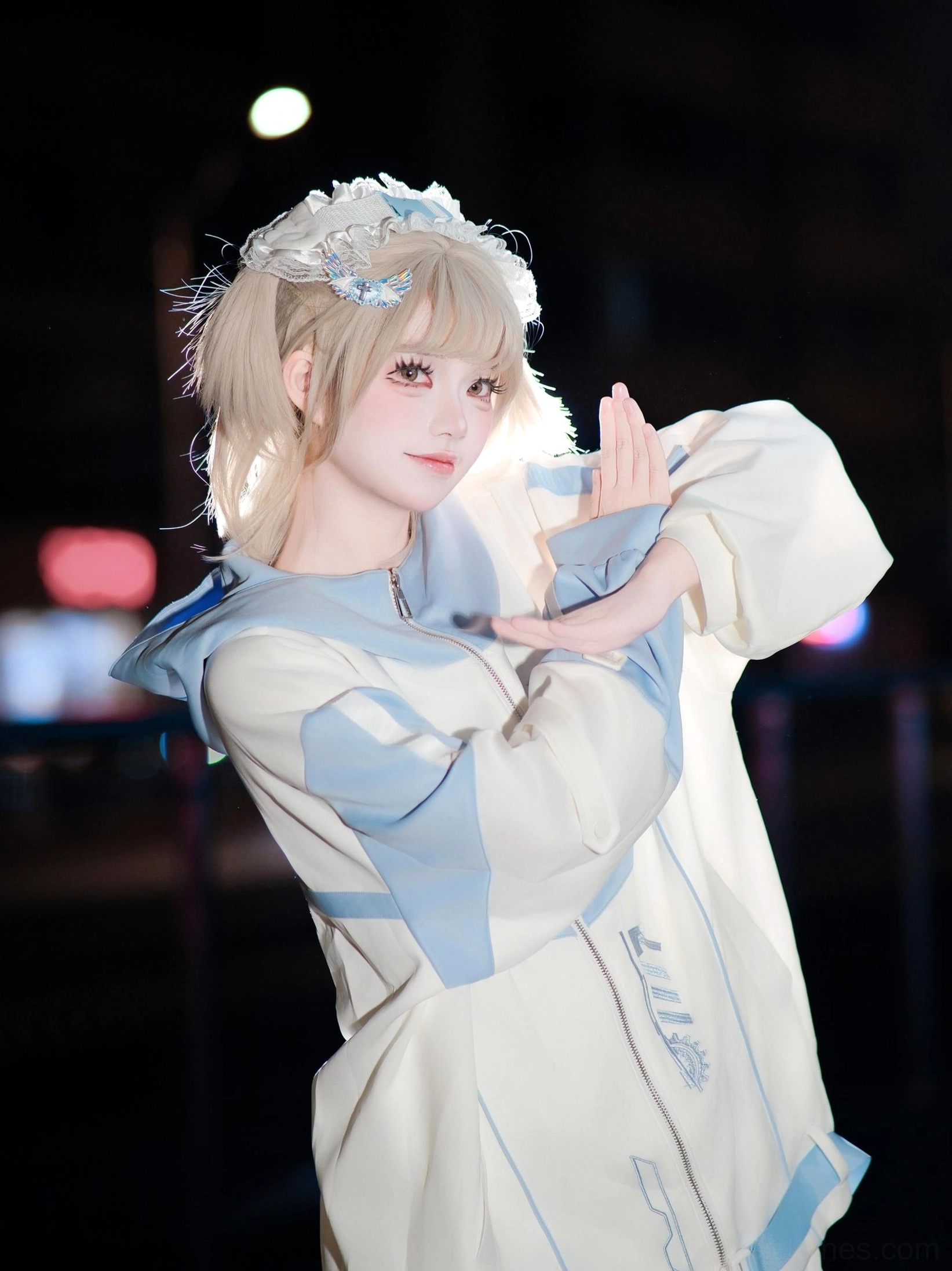 Tenshi Kaiwai oversized hoodie in white with blue - showing extended sleeve length and loose cuff proportions