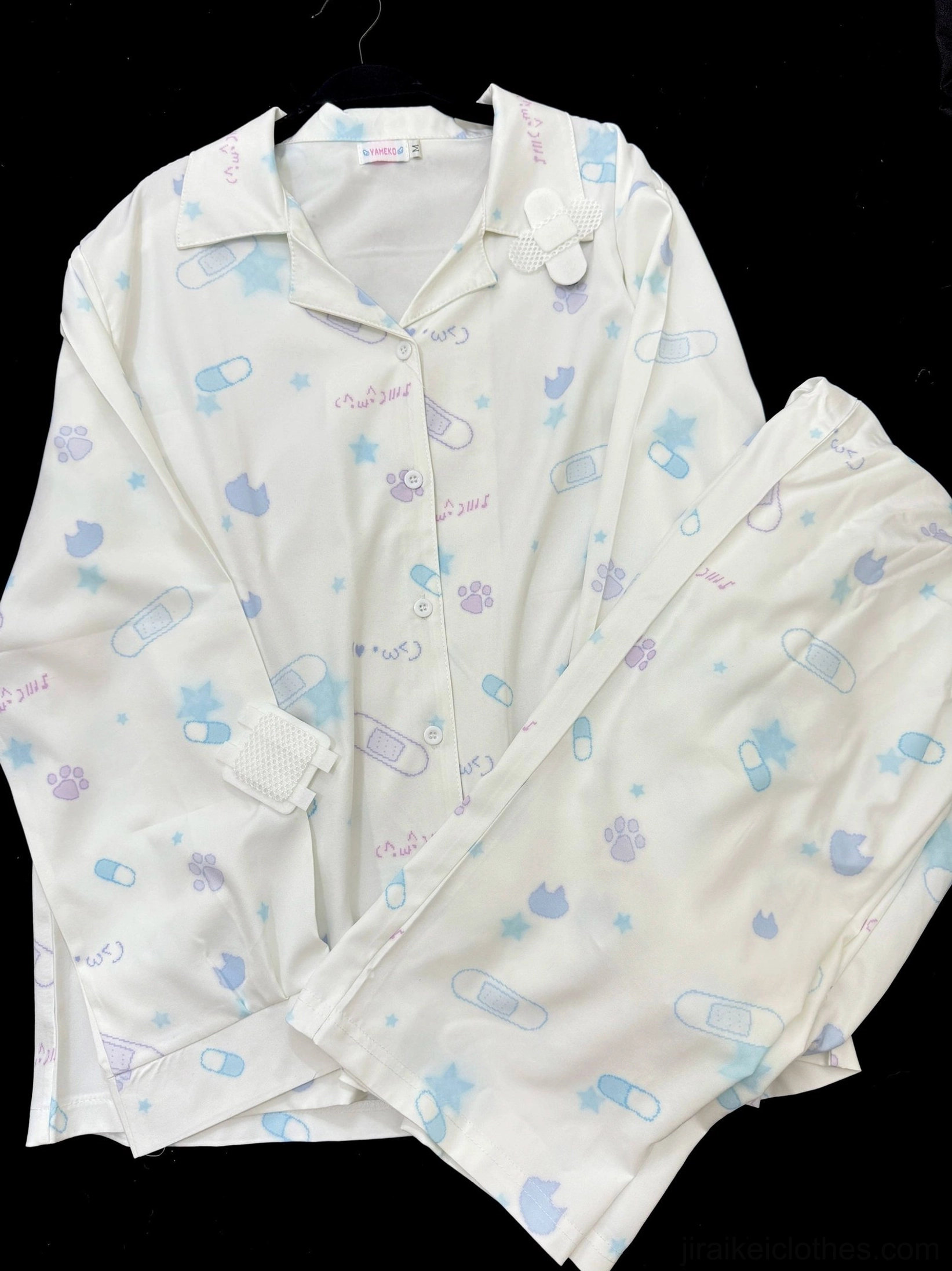 White plaster print Tenshi Kaiwai long-sleeve pajama set with full-length pants, premium bamboo fiber satin chiffon material in elegant home loungewear style