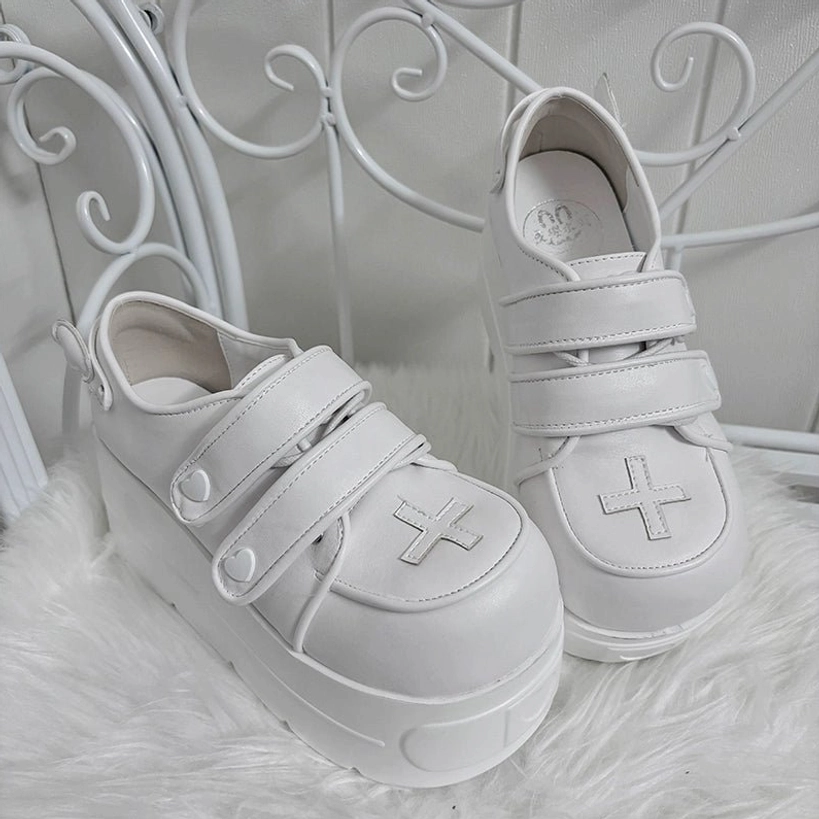 White angel heart platform shoes regular version chunky platform Jirai Kei footwear aesthetic heart heel detail