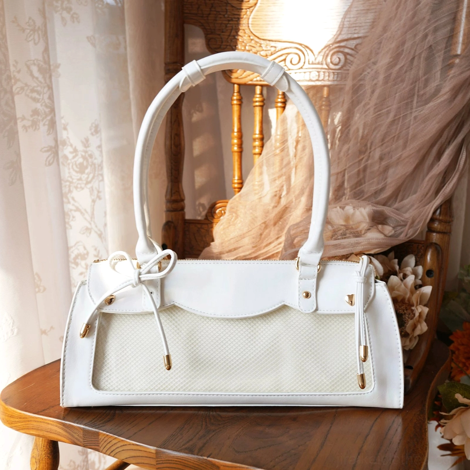 White baguette itabag with character badge display window and adjustable detachable crossbody shoulder strap