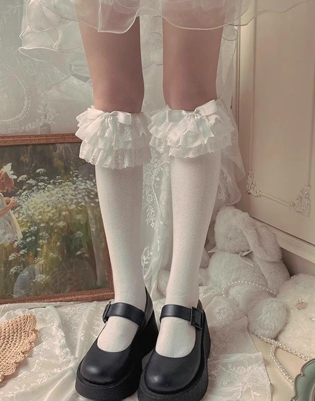 White Jirai Kei single-layer ruffled lace mid-calf socks soft stretch fabric black Mary Jane shoes vintage painting plush toy backdrop three-quarter view