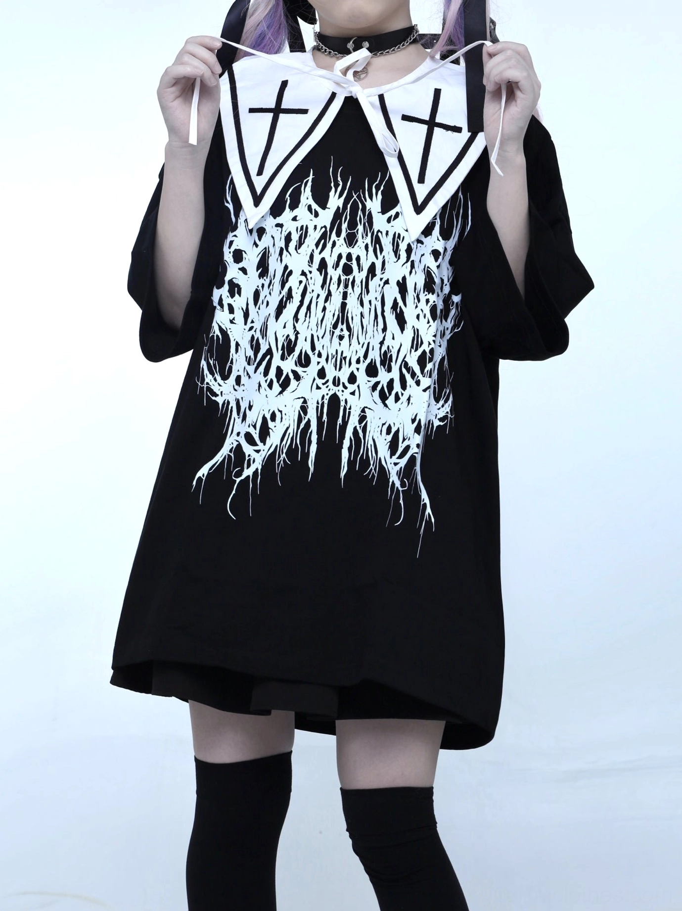 Close-up white sailor collar with intricate cross embroidery tieable straps detail Jirai Kei gothic aesthetic front upper view