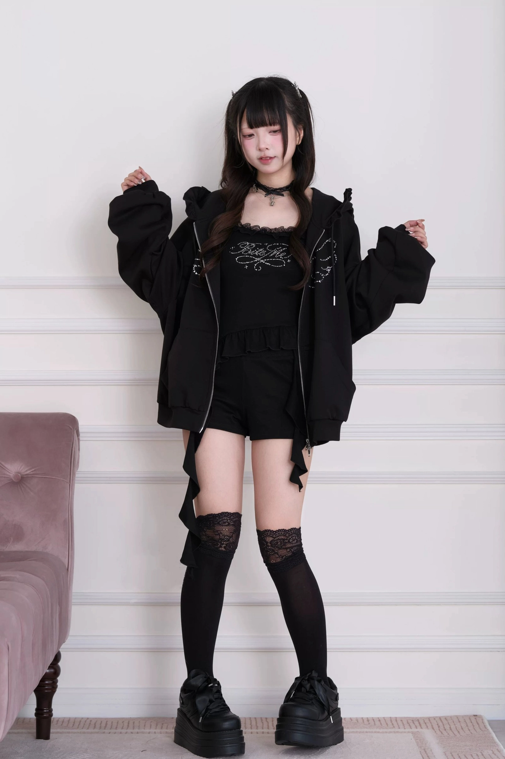 Wide elastic waist detail on oversized shorts with two side pockets - Jirai Kei comfortable functional streetwear bottom