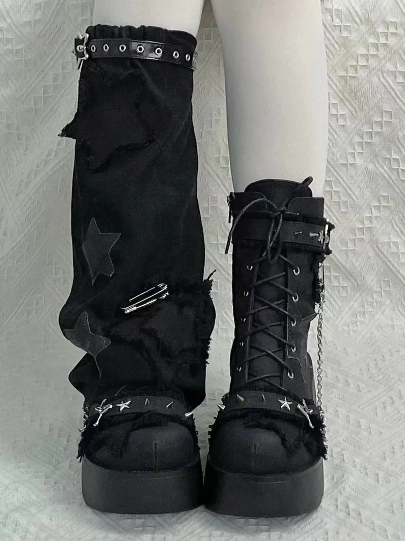 Y2K Jirai Kei platform combat boots featuring removable chain and metal star embellishments for customizable styling